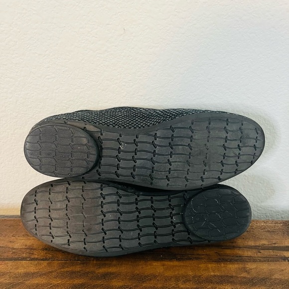 Thierry Rabotin Grace Black Printed Suede Slip-On Flats. Made in Italy. Size 6. - Picture 12 of 14